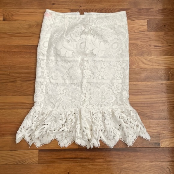 NWT white lace skirt - Picture 1 of 3